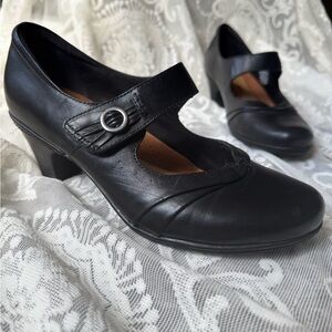 ROCKPORT MARY JANE HEELS